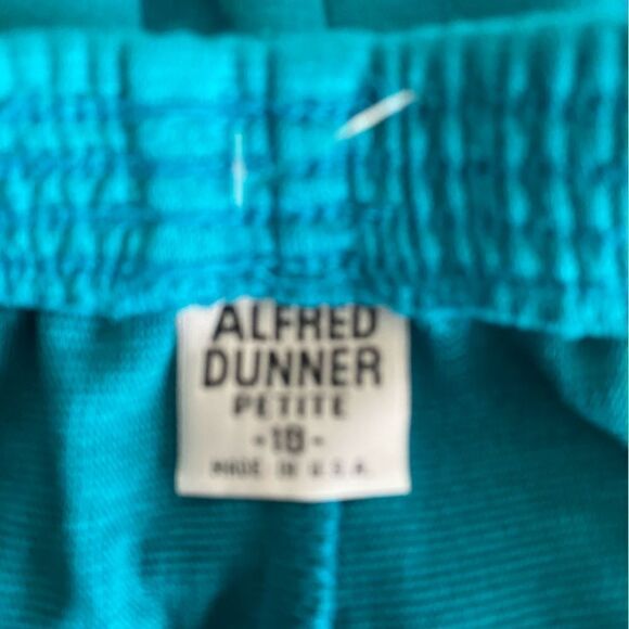 Alfred Dunner Turquoise pull-on pants, size 18P - Picture 4 of 4